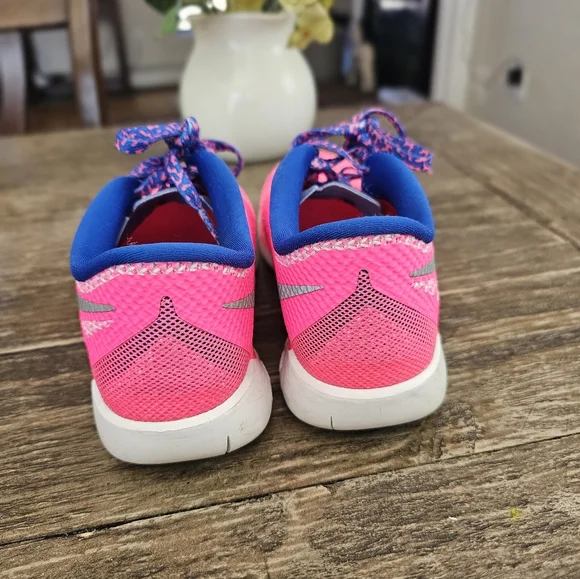 Nike Youth Girls Pink Running Shoes - Picture 4 of 10